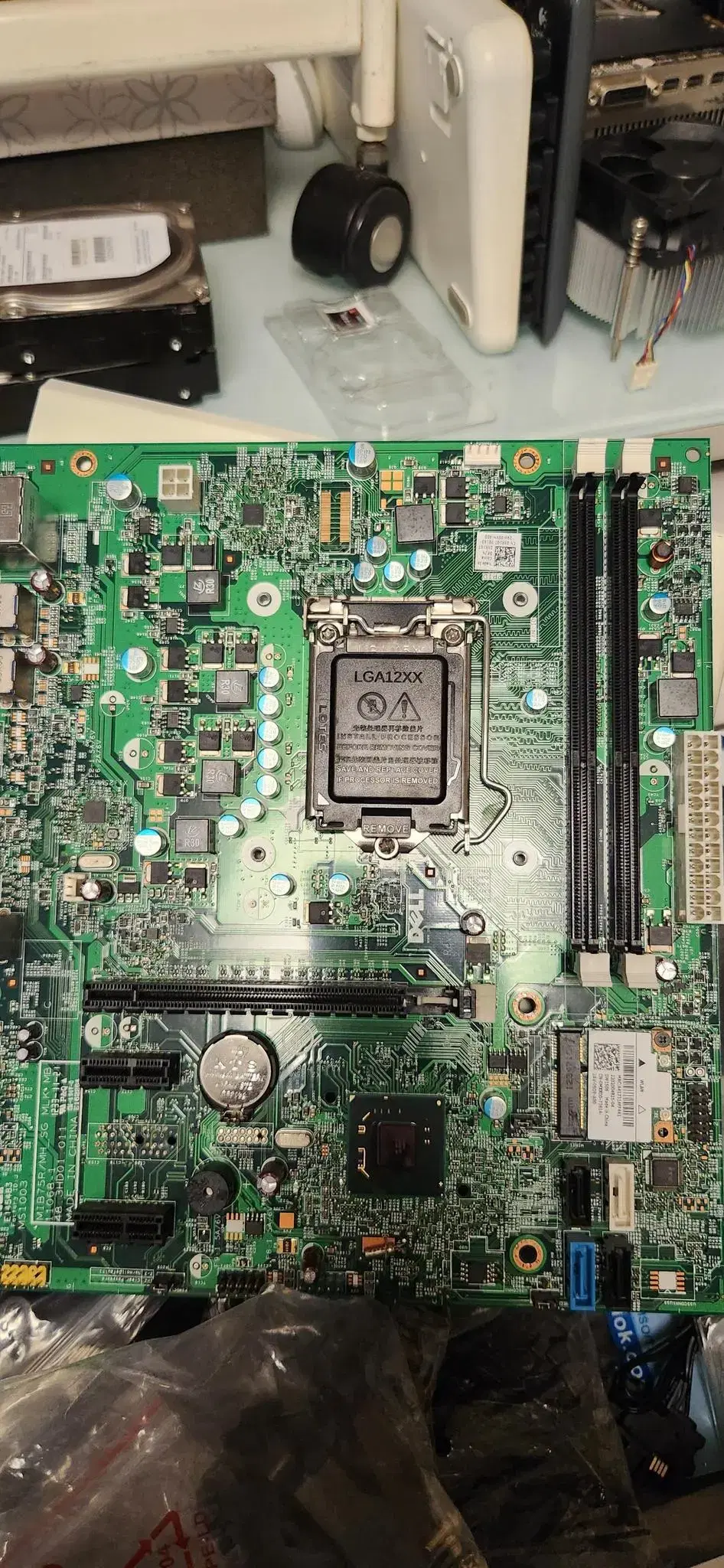 dell mib75r/mh_sg motherboard 팝니다.